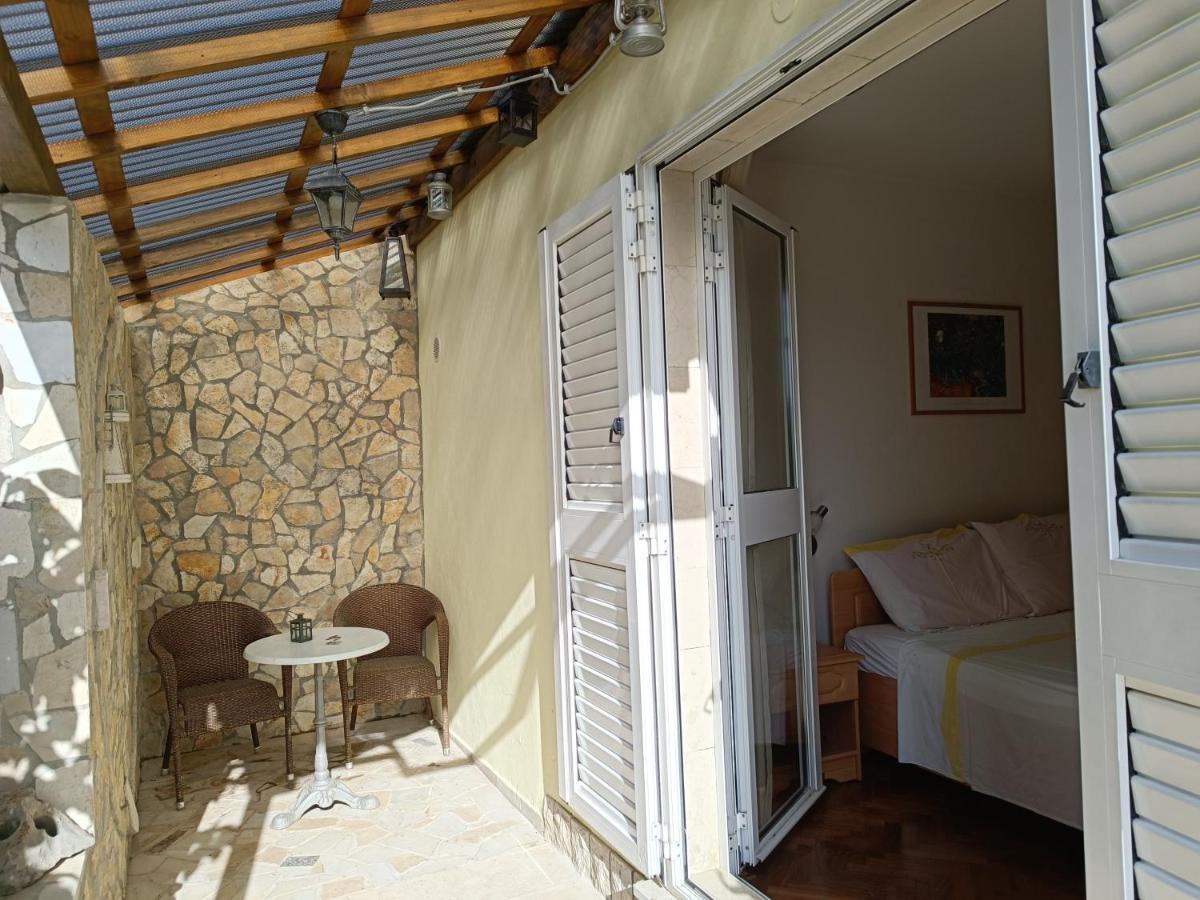 Rooms Rita Cres Exterior photo